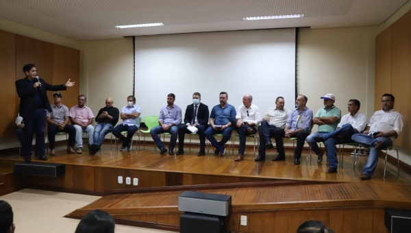 Aguardando alinhamento com Rondônia e para evitar desgaste, governo do Acre adia decreto do ICMS do boi